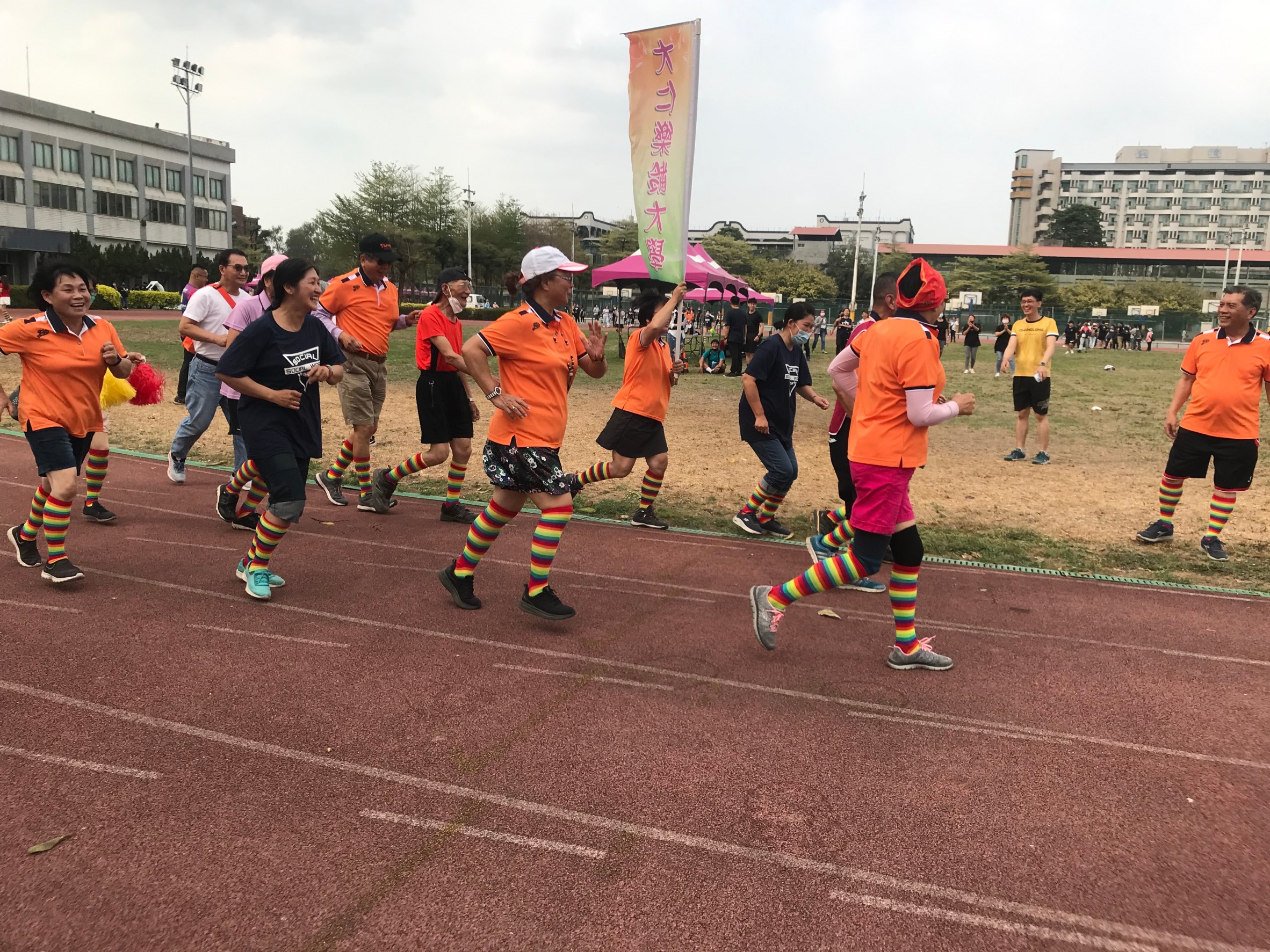 校慶運動會的大隊接力最有趣