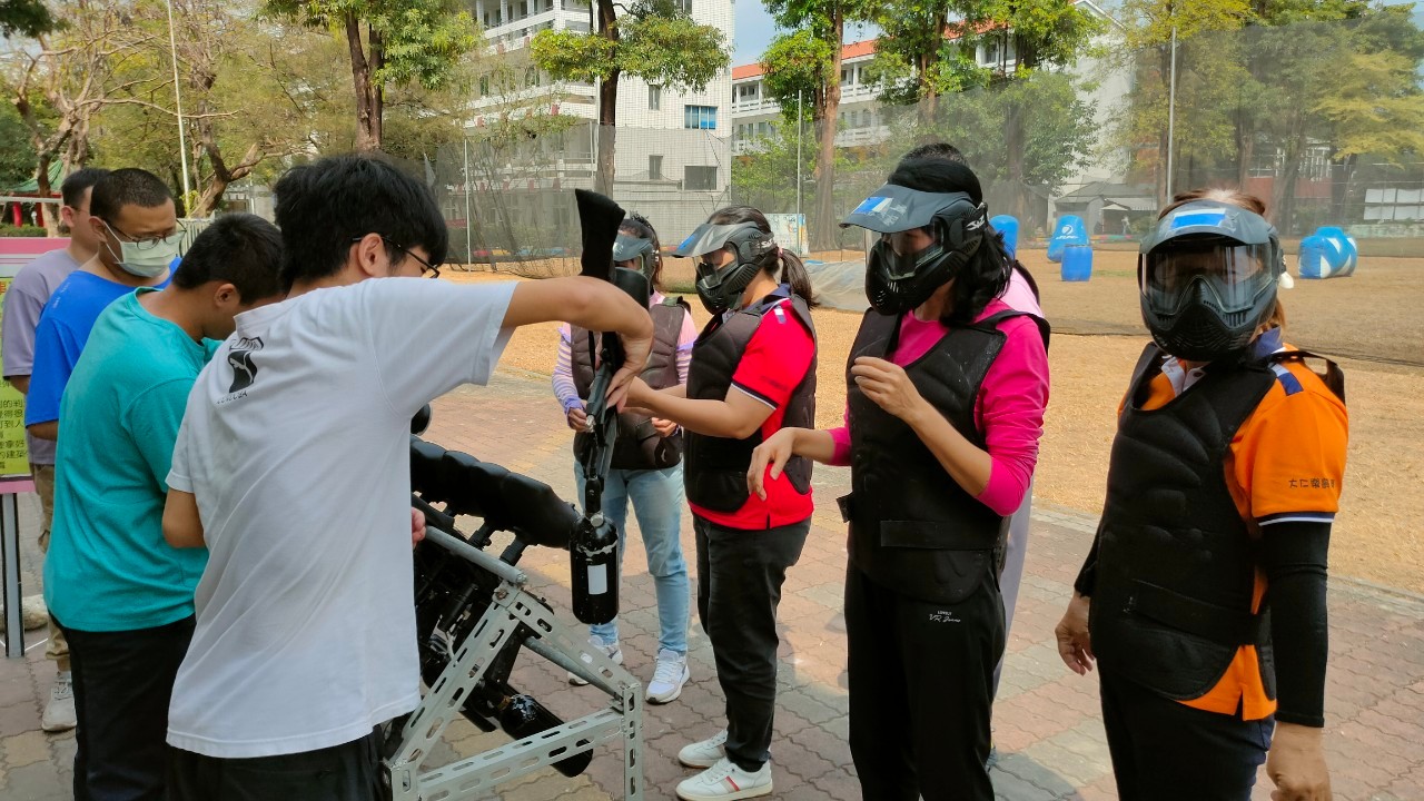 代間課程-休閒系學生帶領漆彈射擊對抗遊戲